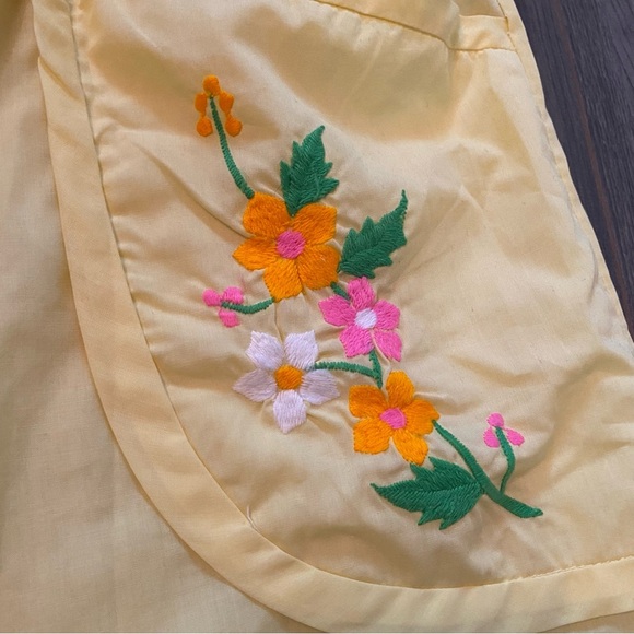 Vintage House Dress handmade with embroidery - Picture 4 of 11